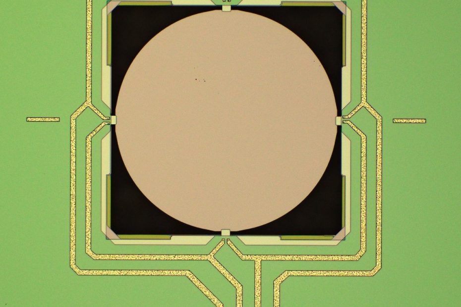 This is the raw sensors platform. It still needs to be coated with a detection layer by the individual researcher in order to become a fully functional sensor.